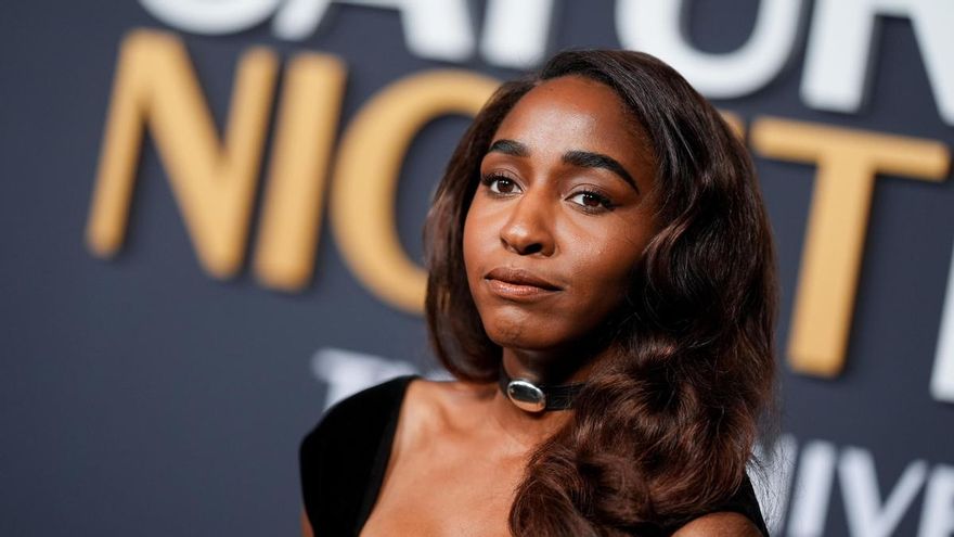 La actriz de 'The Bear' Ayo Edebiri carga contra Elon Musk por mentir sobre su participación en 'Piratas del Caribe': "Es un idiota"