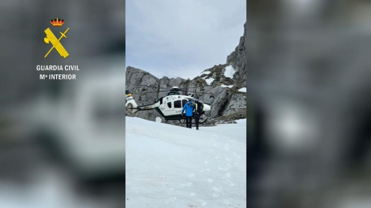 Rescatan a dos montañeros en Picos de Europa tras quedar bloqueados por la nieve en Collado Jermoso