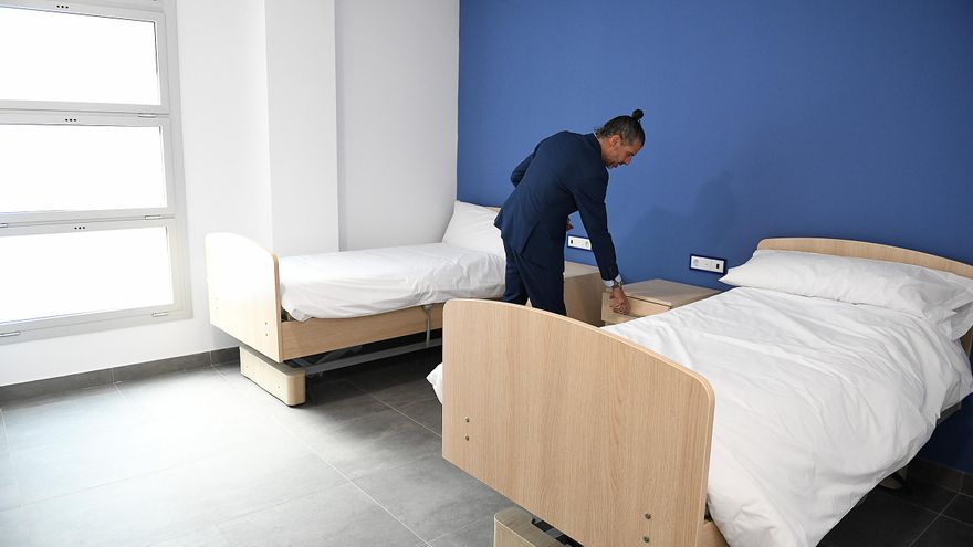 Jordi González muestra una habitación para estrenar de su residencia Esclat Joan Bertran