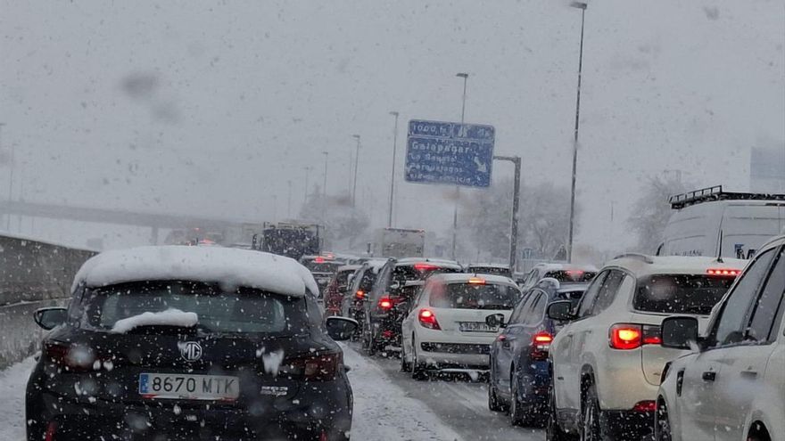 Vehículos parados en la A-6