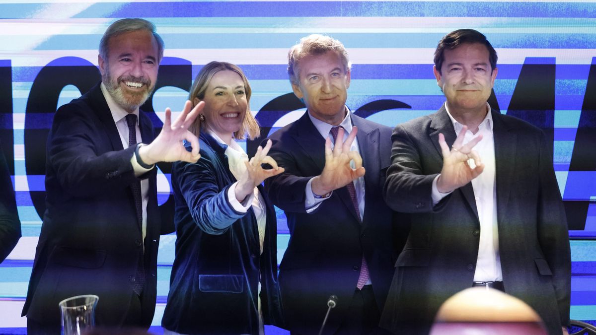 Cuatro urnas y un funeral