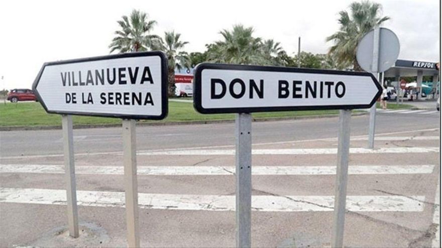 Señales indicativas de Don Benito y Villanueva de la Serena.