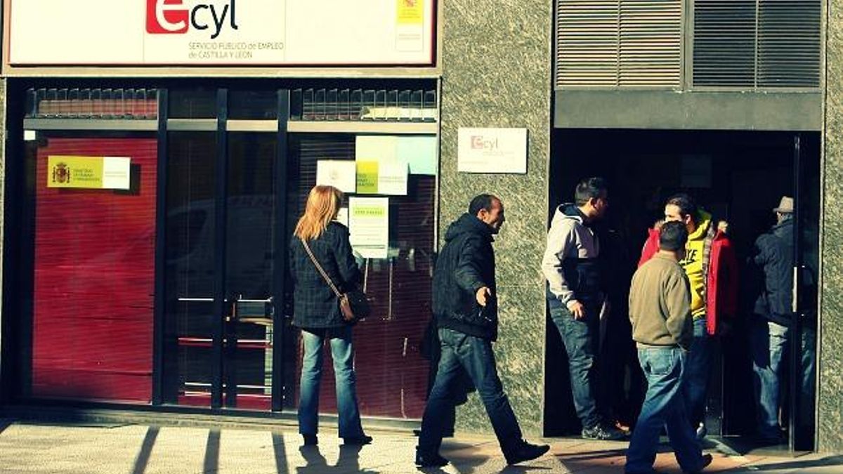 Imagen de archivo de una oficina de Empleo en Ponferrada.