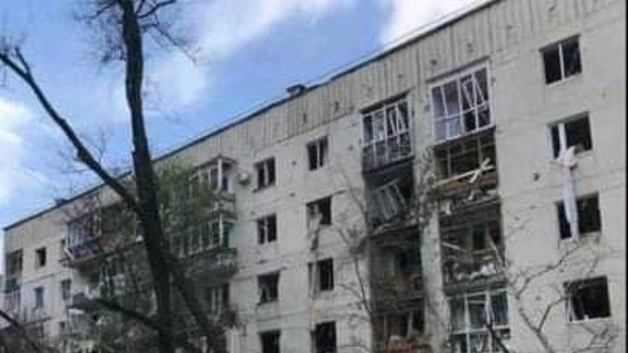 Imagen de uno de los edificios bombardeados en Luganks.