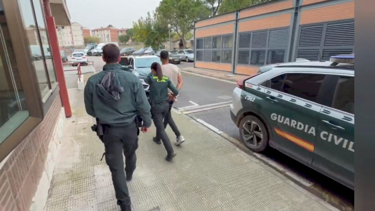 Sin carné de conducir y con un coche robado: así han detenido en Huesca a un vecino Hellín