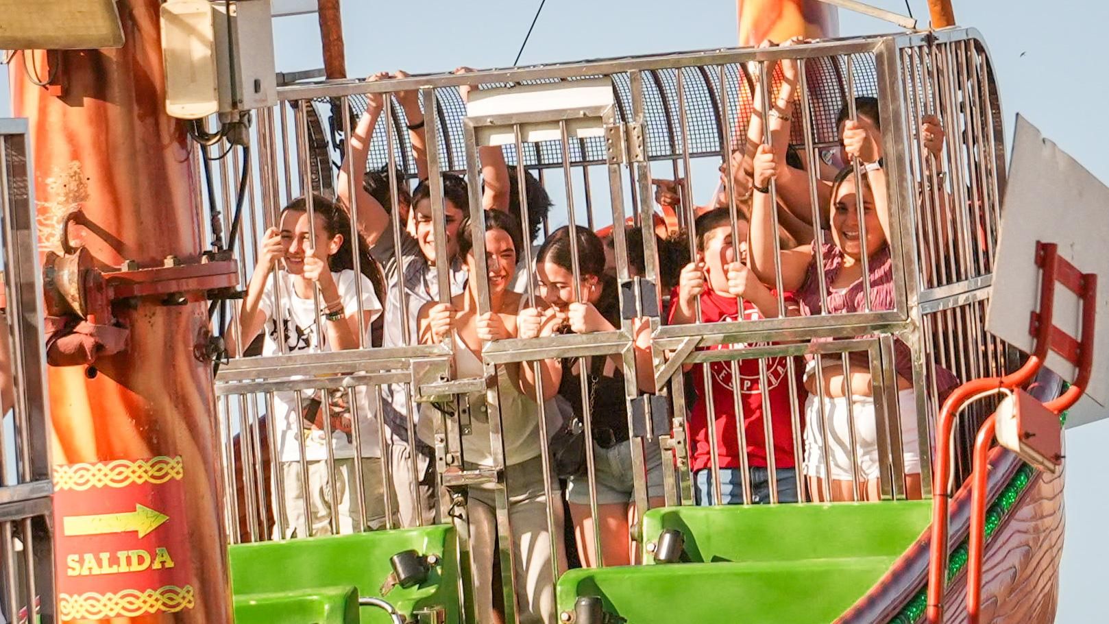 Los 'cacharritos' de la calle del Infierno de la Feria de Córdoba