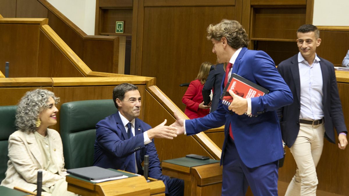 PNV y PSE-EE se dan una tregua y escenifican una reconciliación: "Es mucho más lo que nos une que lo que nos separa"