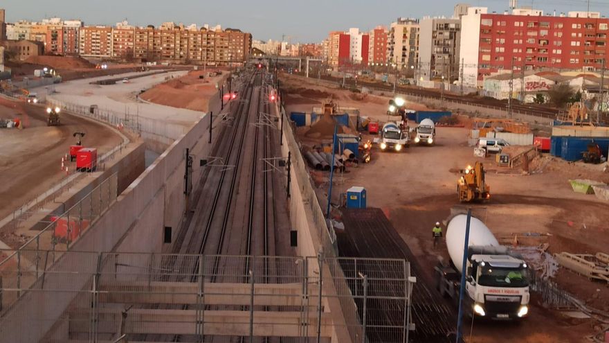 Adif desmiente retrasos en el soterramiento de las vías de València: las obras se aceleran al bajar de 9 a 7 fases