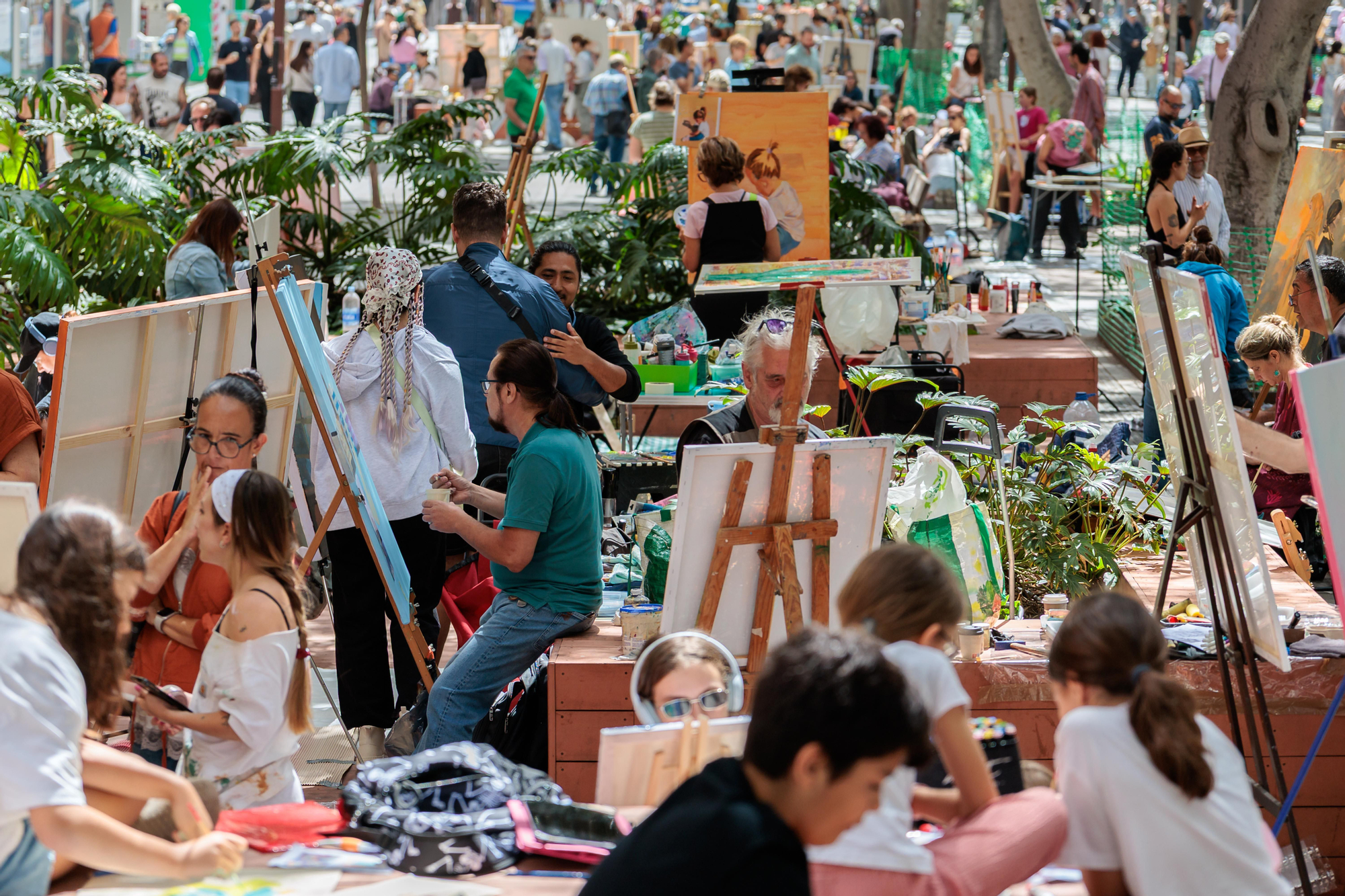 XXX edición del Concurso de Pintura Rápida en la avenida Mesa y López, en Las Palmas de Gran Canaria, este sábado