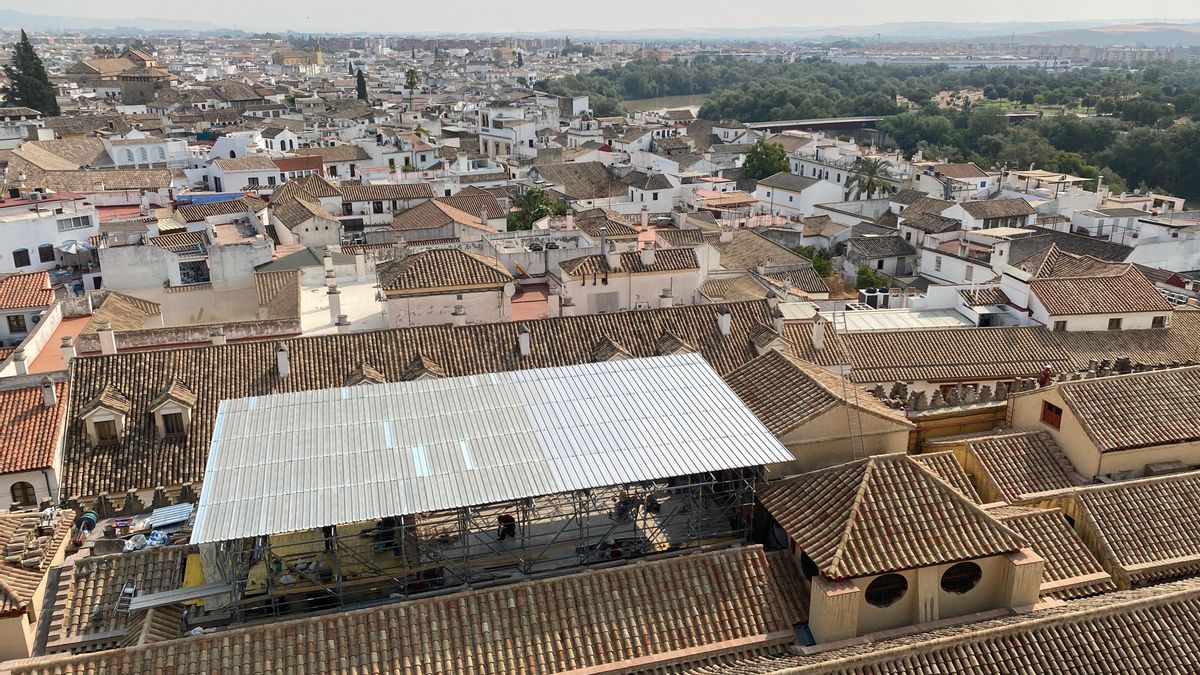 El Cabildo remite a Cultura la primera fase de la restauración de las cubiertas afectadas por el incendio en la Mezquita