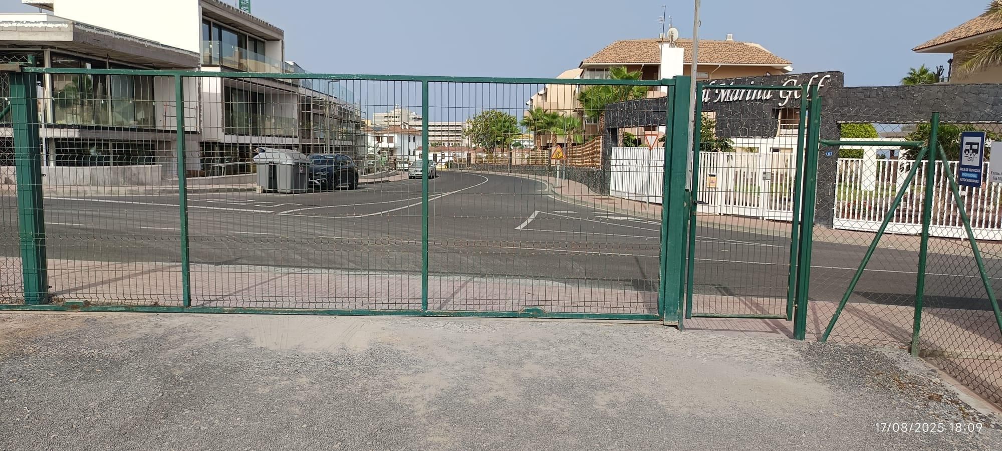 Entrada al espacio cedido al colectivo de autocaravanas por San Miguel de Abona.