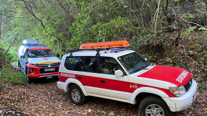 Vehículos de bomberos y Cruz Roja en el dispositivo de búsqueda. CRUZ ROJA