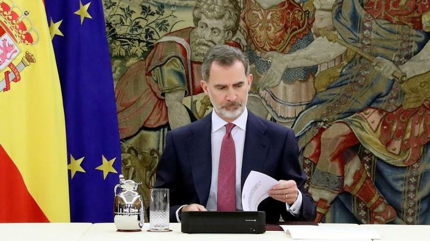El rey se reúne en Zarzuela con Sánchez y el comité de gestión del COVID-19