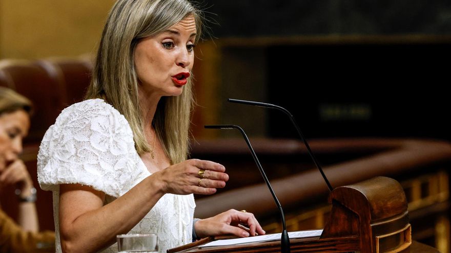 La portavoz de Sumar en el Congreso, Verónica Martínez durante la sesión de control al Gobierno en el Congreso de los Diputados celebrada este miércoles. EFE/J.J.Guillén