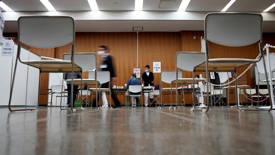 Japón reabre centros de vacunación masiva para acelerar campaña ante ómicron