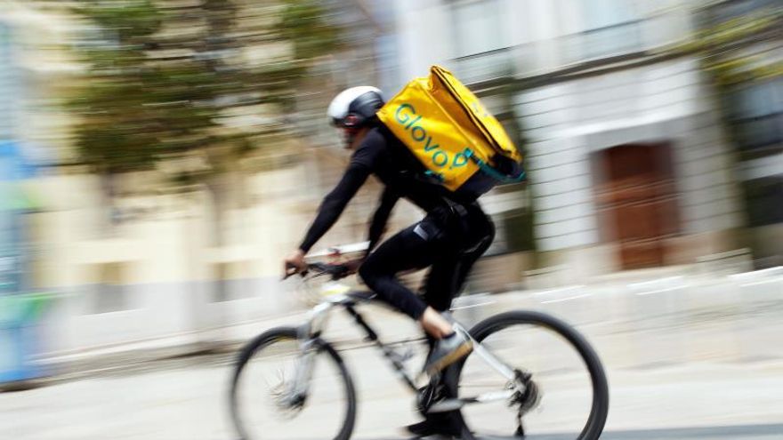 Un juez dictó una resolución que busca regularizar las prestaciones de las empresas conforme el marco legal vigente e "impedir que continúen produciéndose accidentes evitables, que cobren la vida o la integridad física de los empleados repartidores".