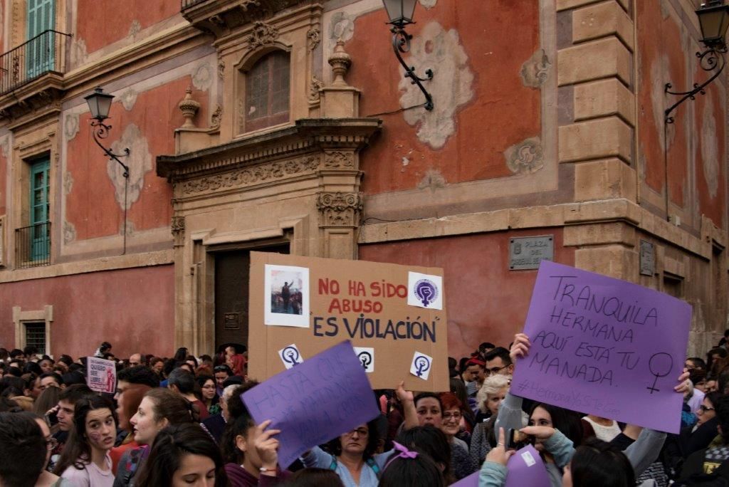Concentración en la plaza Belluga (Murcia) contra la sentencia de La Manada/ CARLOS TRENOR