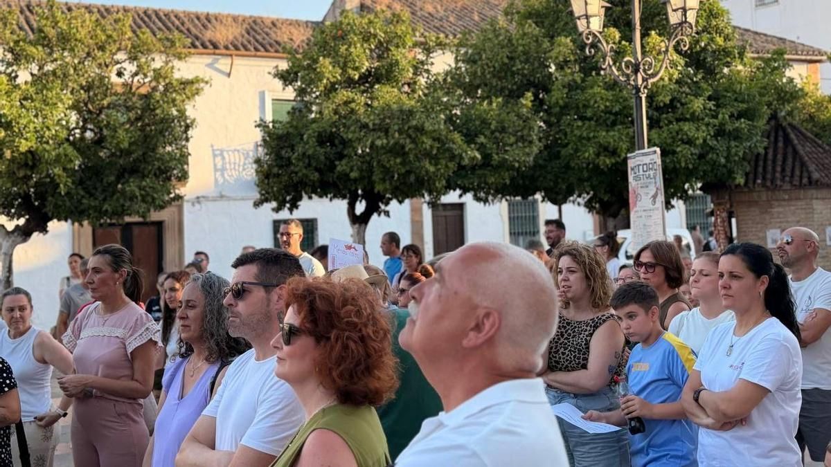 Unas 150 personas se concentran para pedir la clim