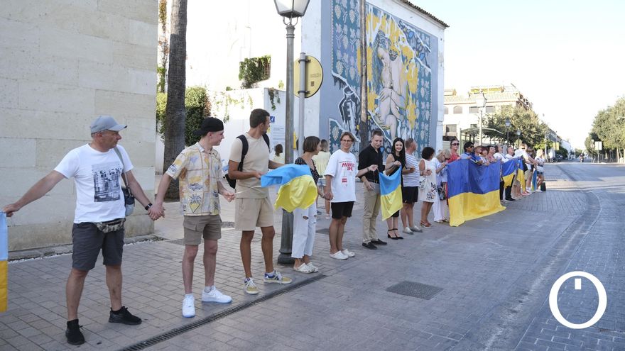 Cadena humana de ucranianos por el Día de la independencia de Ucrania y agradecimiento a Córdoba