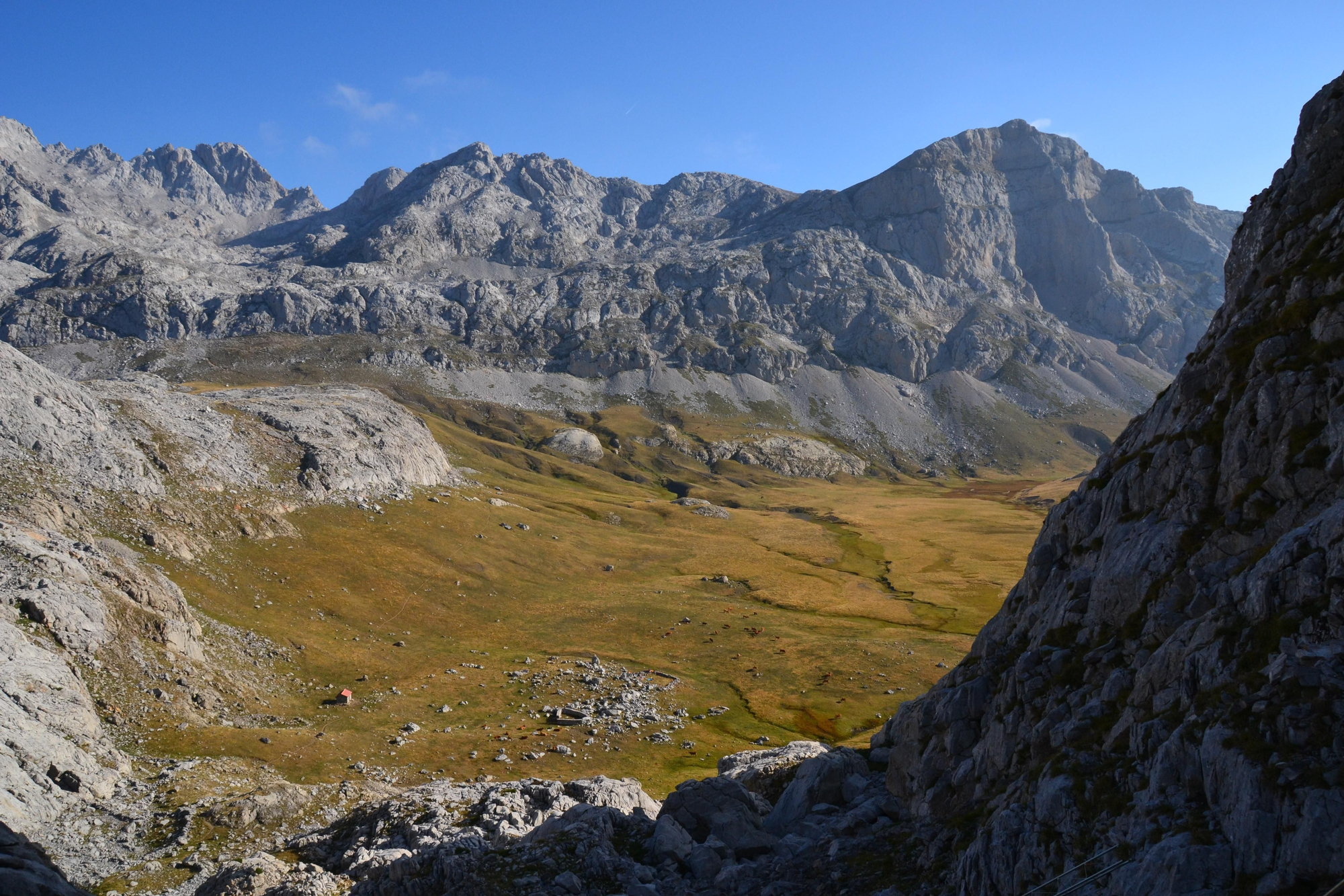Panorámica de la Vega de Liordes, en lo Picos de Europa de León.