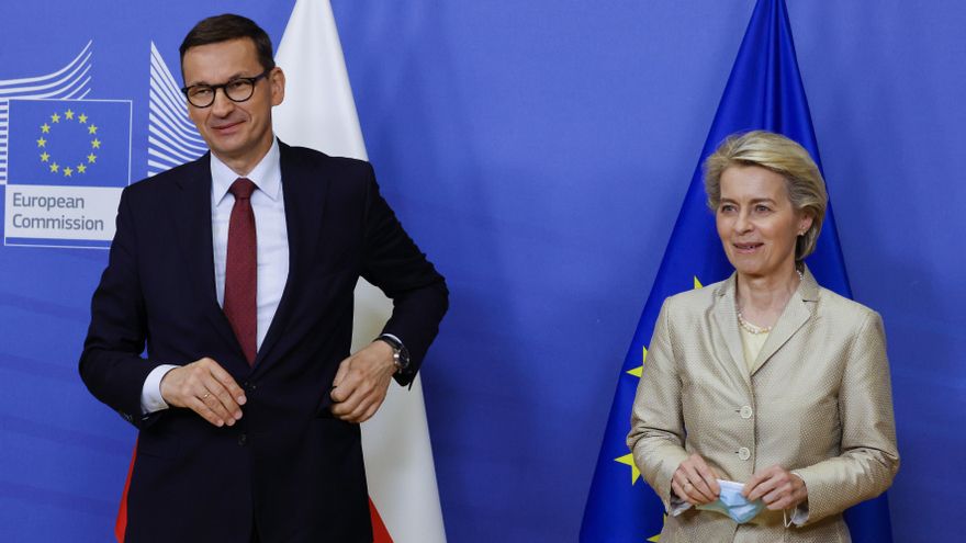 Von der Leyen y Morawiecki hablan de Estado de Derecho en una cena de trabajo