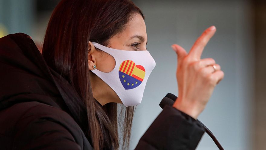 La presidenta de Ciudadanos, Inés Arrimadas, durante su intervención en un acto de campaña este domingo. EFE/Susanna Sáez