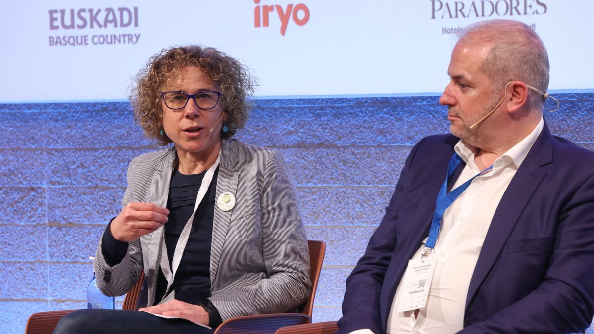 Amanda Guzmán Villar, gerente de la Asociación de Ecoturismo en España, Gonzalo Henrique Castro Prado, concejal de Cultura y Turismo en el Ayuntamiento de A Coruña