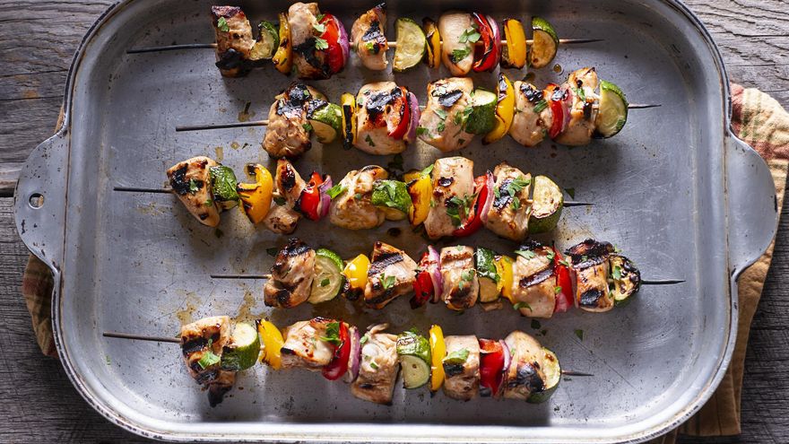 Ni solo fruta ni ensalada: tres ideas de cenas ligeras y completas para no dormir con sensación de pesadez