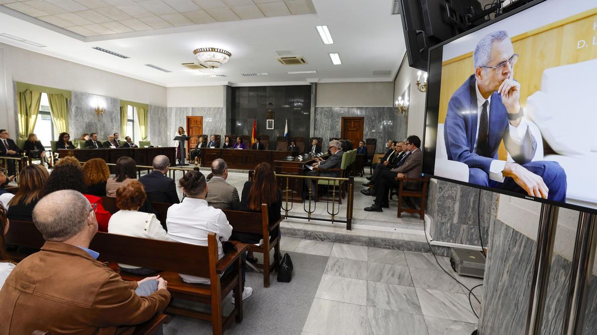 La Fiscalía de Canarias rindió este martes un homenaje público al fiscal Luis del Río Montesdeoca, recientemente fallecido, que dirigió al Ministerio Público en las islas entre 2019 y 2022.