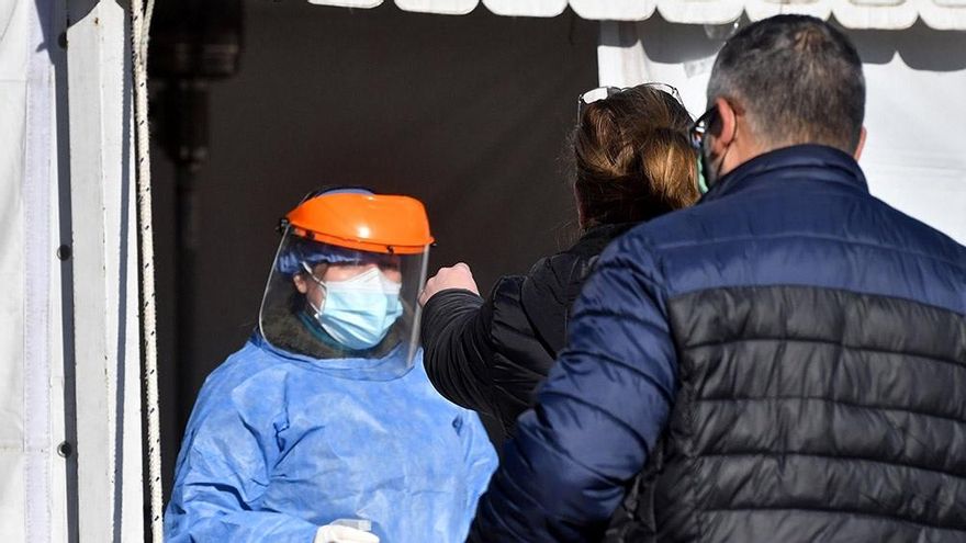 Por la cepa Delta, testean casa por casa y aula por aula en la zona sur de la ciudad de Córdoba