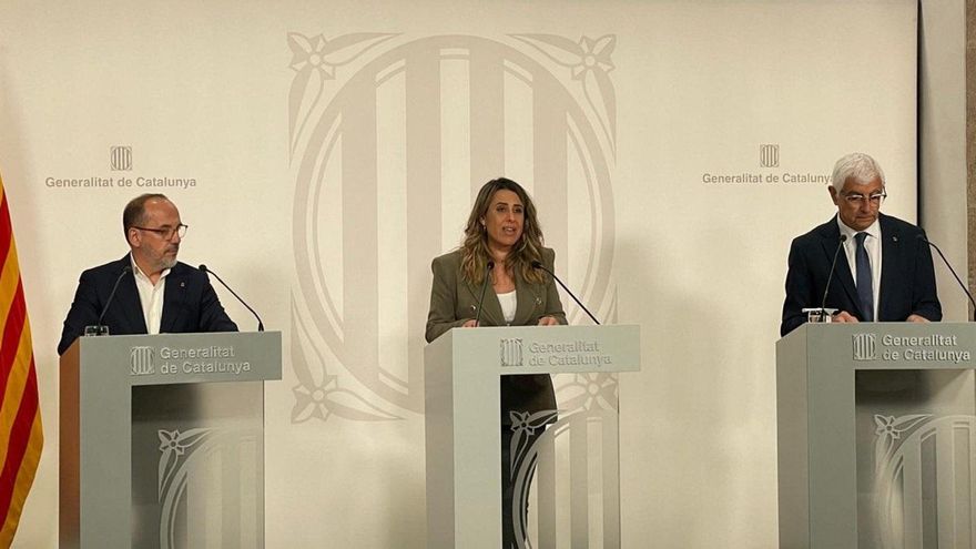 El conseller de Derechos Sociales, Carles Campuzano; la portavoz del Govern de la Generalitat, Patrícia Plaja, y el conseller de Salud, Manel Balcells, en la rueda de prensa posterior al Consell Executiu.