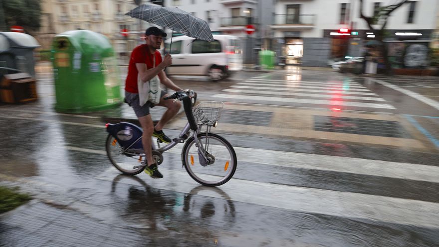 Lluvias y tormentas antes de que vuelva la calma: la Aemet mantiene avisos hoy en tres comunidades