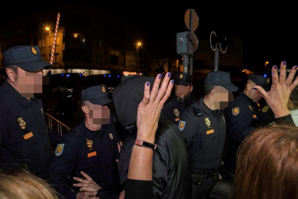 Manifestación feminista en las vías / Carlos Trenor