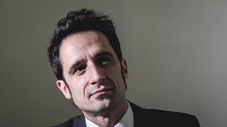 Javier Gallego: "El capitalismo es poderoso hasta para convertir la rebeldía en series de televisión"