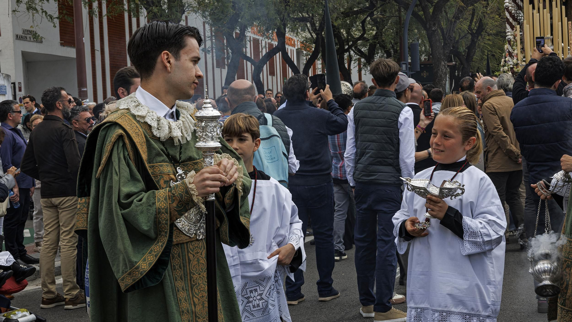 La conversación sin palabras de los acólitos del Sol