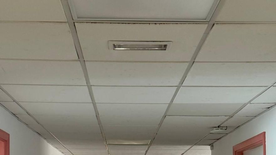 Sanitarios y pacientes del HUC exigen soluciones por el calor en la planta de Oncología: "Pido despedirme de mi familia de la forma más humana posible"