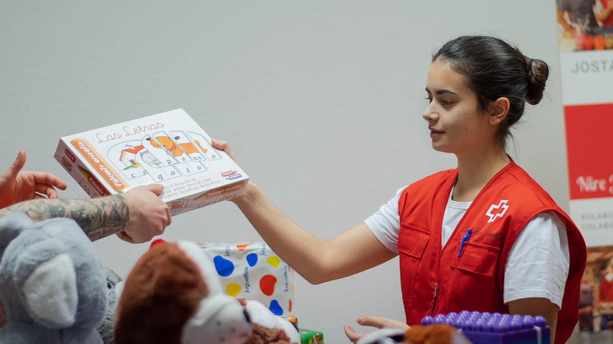 Cruz Roja pone en marcha su recogida de juguetes que prevé entregar 650 niños esta Navidad