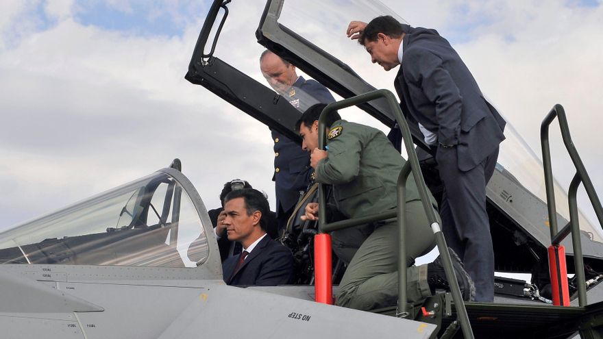 Sánchez en una visita a la base aérea de Los Llanos, en Albacete, en 2018.