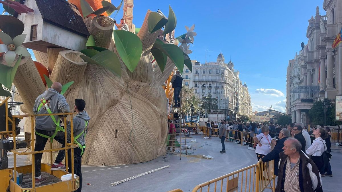 La 'plantà' de la falla municipal.