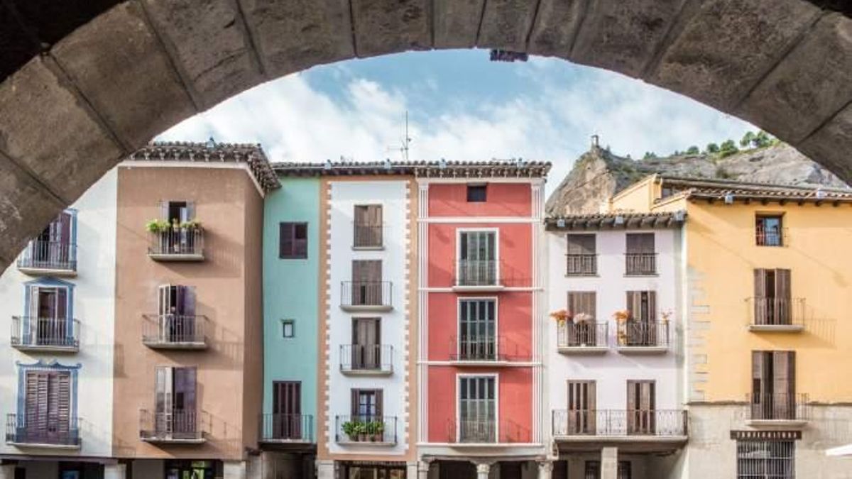 En 1975, la plaza mayor fue declarada Bien de Interés Cultural por su valor histórico.