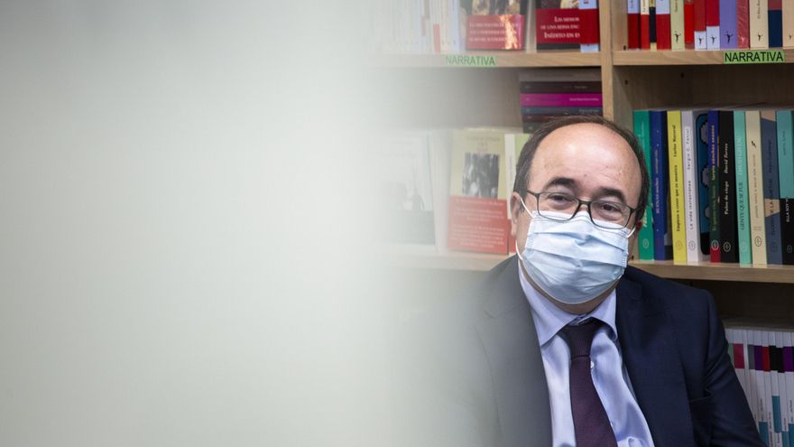 El ministro de Política Territorial y Función Pública, Miquel Iceta, asiste a la presentación del libro ‘Relatos de la gente buena’, obra coral en la que él ha participado, a 29 de junio de 2021, en Madrid, (España). La Fundación Crisálida -Fundación de O