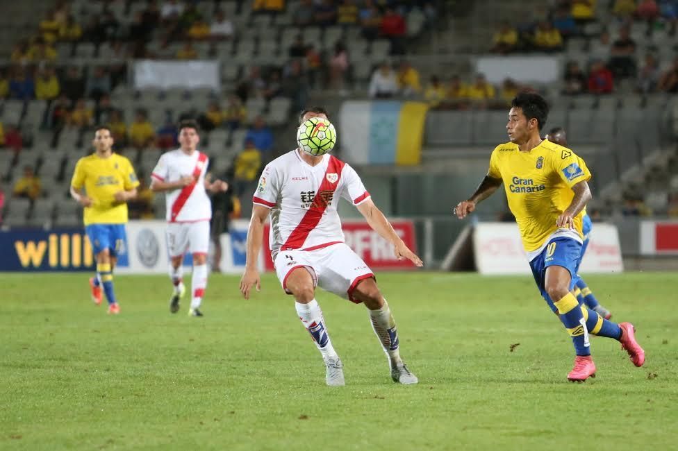 Partido entre la UD Las Palmas y el Rayo Vallecano. (ALEJANDRO RAMOS)
