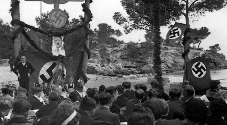 Mitin del Partido Nazi celebrado en 1938 en la playa de Portals Nous, en Mallorca