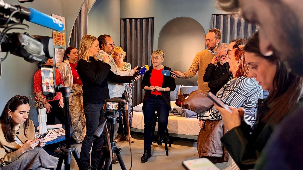 Compromís alquila un bajo turístico clausurado en València para denunciar las políticas de PP y Vox.