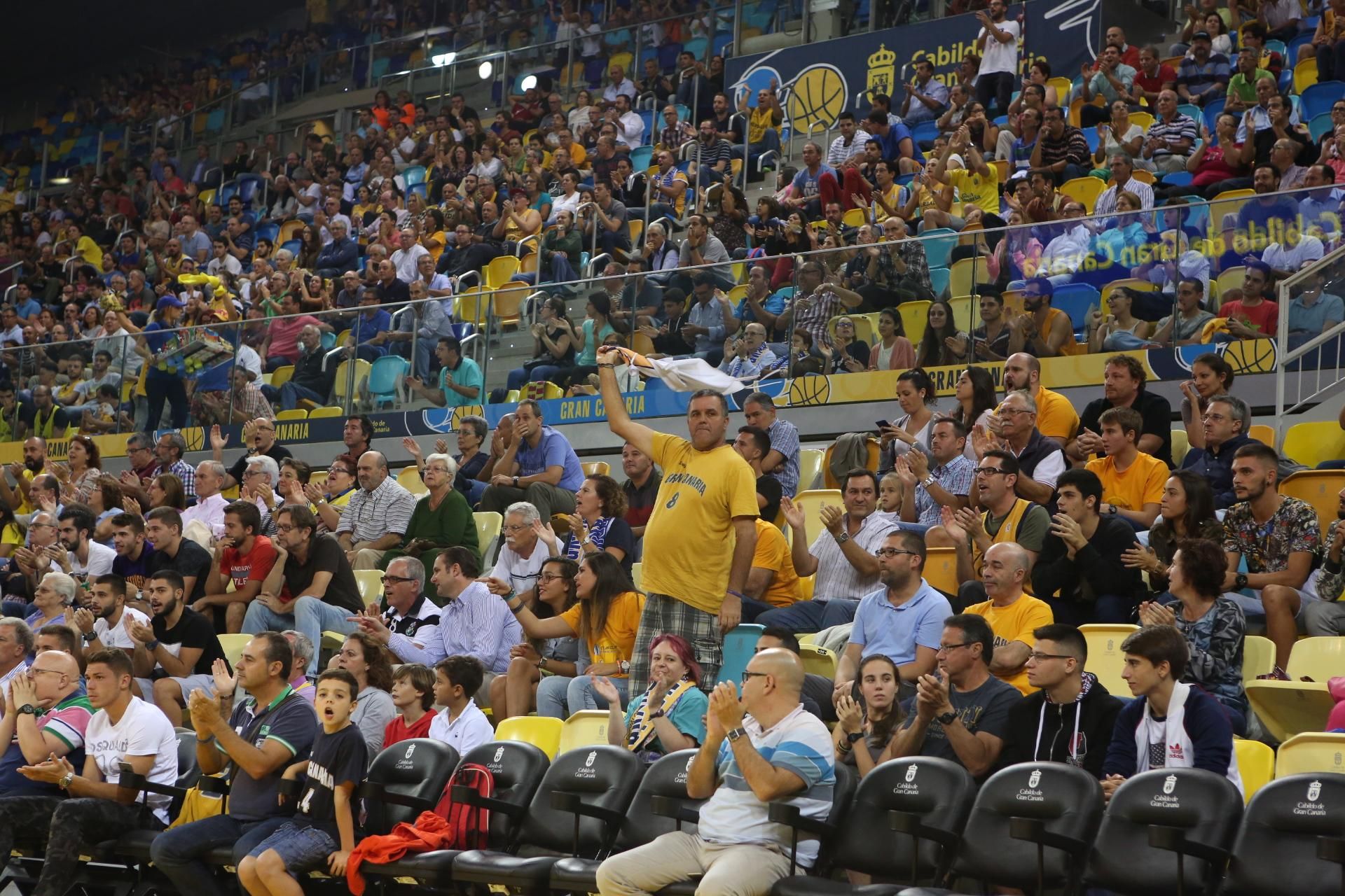 La afición en el Gran Canaria Atrena, que contó con  3.807 espectadores.