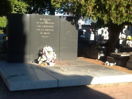 Monumento a los españoles caídos en la Segunda Guerra Mundial