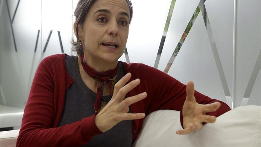 Nuria Barrios viaja a la zona más oscura de la vida con "Ocho centímetros"