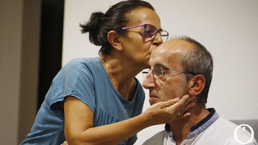 Cuando el alzhéimer sorprende a los 50: vivir con el olvido de quién llegaste a ser