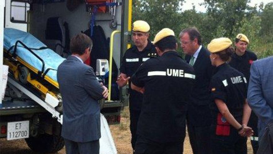 ICAL El consejero de Fomento y Medio Ambiente, Antonio Silván, acompañado del jefe de Batallón de Intervención en Emergencias Naturales, teniente coronel Juan Carlos Trujillo, visita las instalaciones del V Batallón de Intervención de Emergencias de la UME