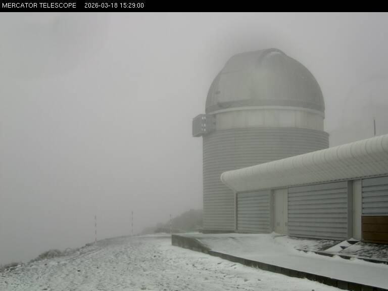 En la imagen, Telescopio Mercator, en el Roque de Los Muchachos, en la tarde este miércoles. Imagen captada de la webcam del Telescopio Mercator.